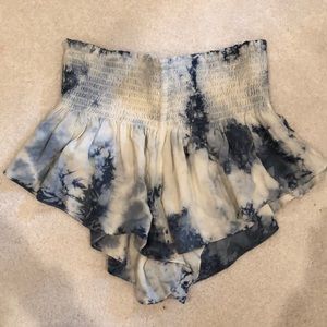 Blue Life Tie dye shorts size Large